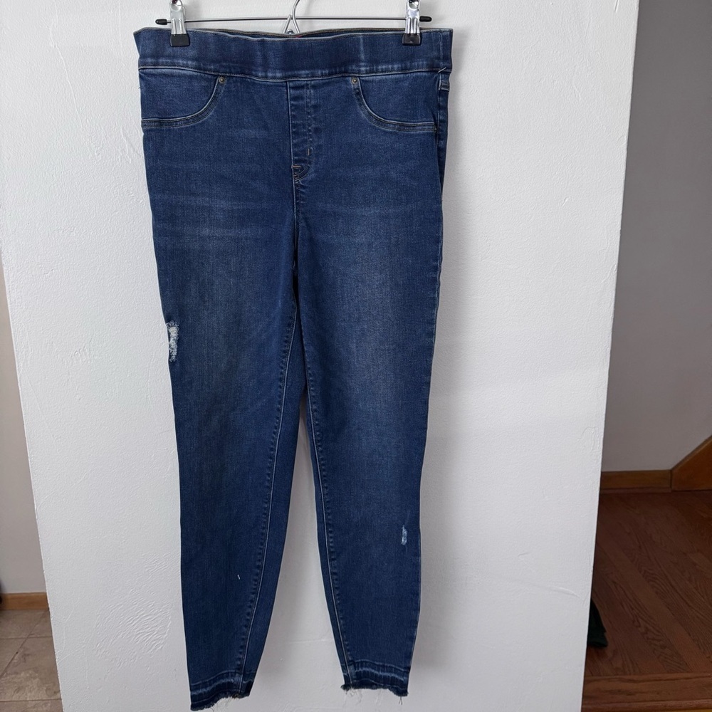 Spanx pull on medium wash lightly distressed skinny jean Size Large - Picture 1 of 7